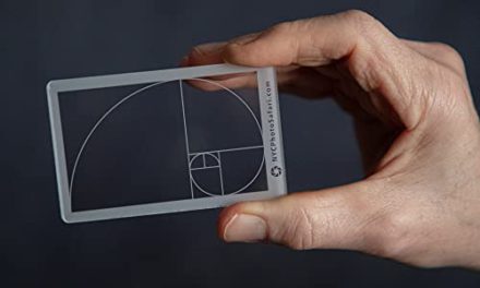 Compact Golden Ratio Viewer for Artistic Photography