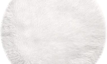 “Capture Precious Moments: Soft Faux Fur Props for Newborn Photography!”