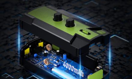 “Powerful Emergency Radio: Crank, Charge, Illuminate, Alert!”