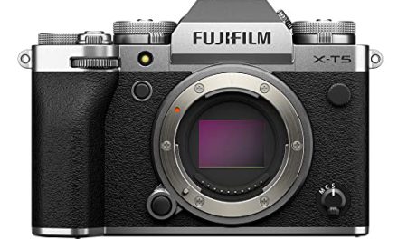 Capture Memories with Fujifilm X-T5: Mirrorless Camera – Silver