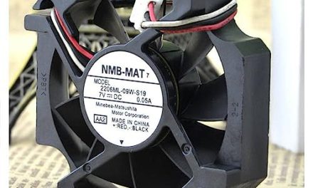 Whisper-Quiet USB Fan: 2206ML-09W-S19, 7V, 0.07A, 5.7CM, 57x52MM